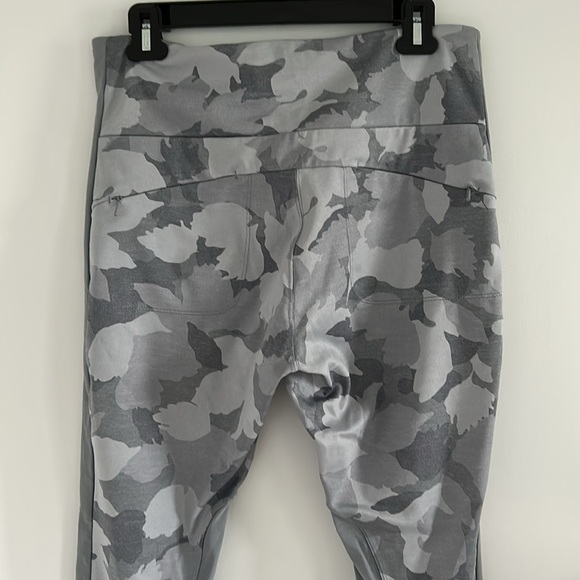 Athleta Gray Camouflage Leggings Women’s Size Large - Picture 4 of 14